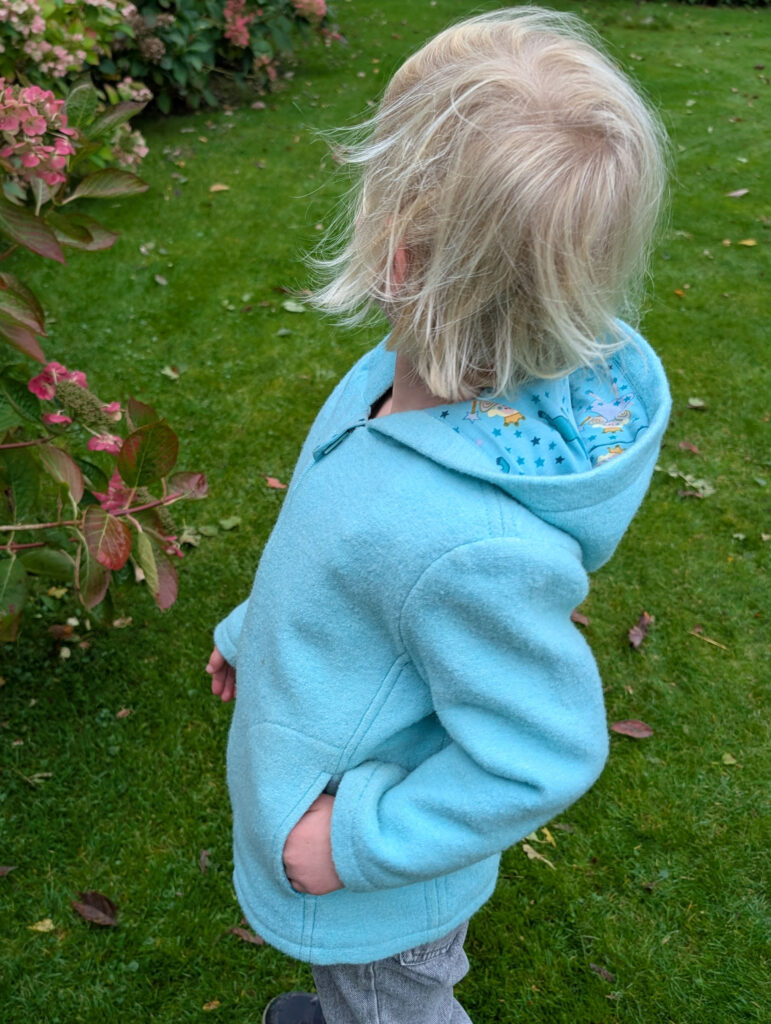 Kuschelige Walkjacke für Kinder - Seitenansicht